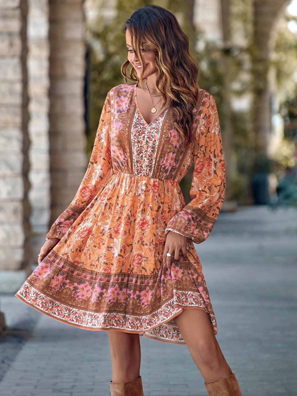 Langärmliges bedrucktes Kleid