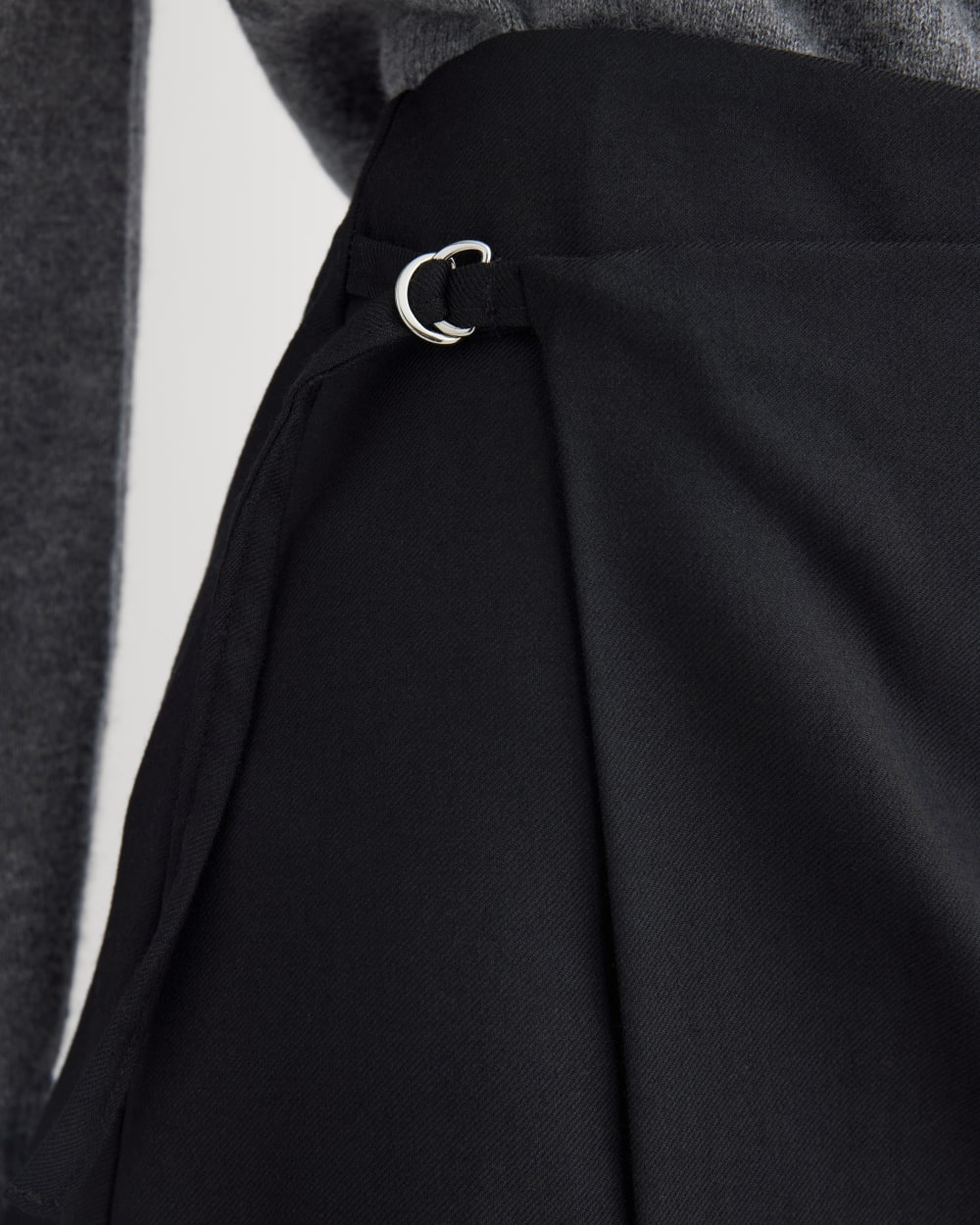 Mini-Wickelrock aus Tailor Twill | Schwarz