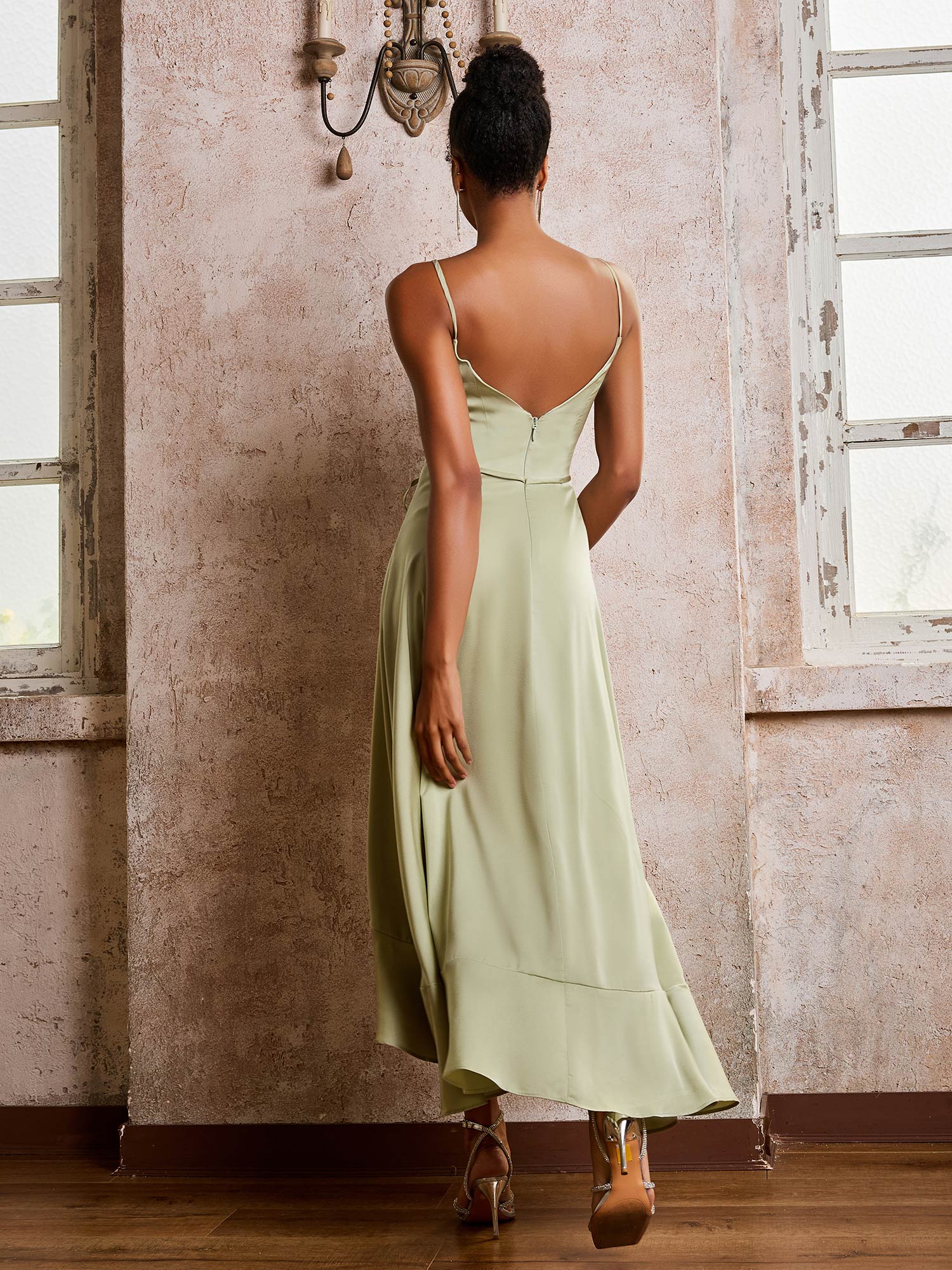 Elegantes asymmetrisches Satin-Kleid mit Gürtel – Abendkleid / Formal