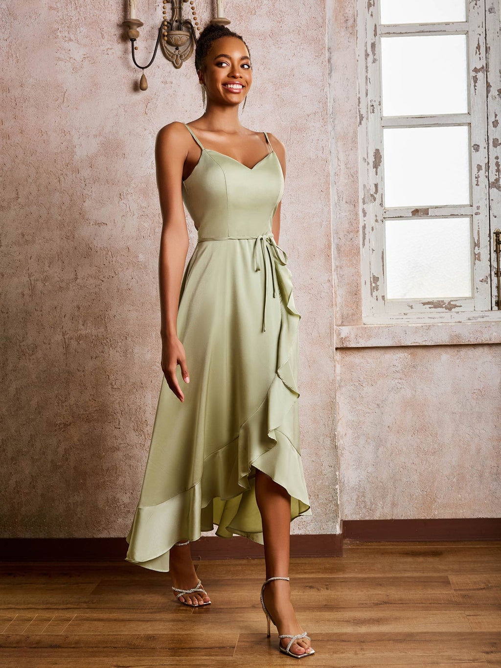 Elegantes asymmetrisches Satin-Kleid mit Gürtel – Abendkleid / Formal