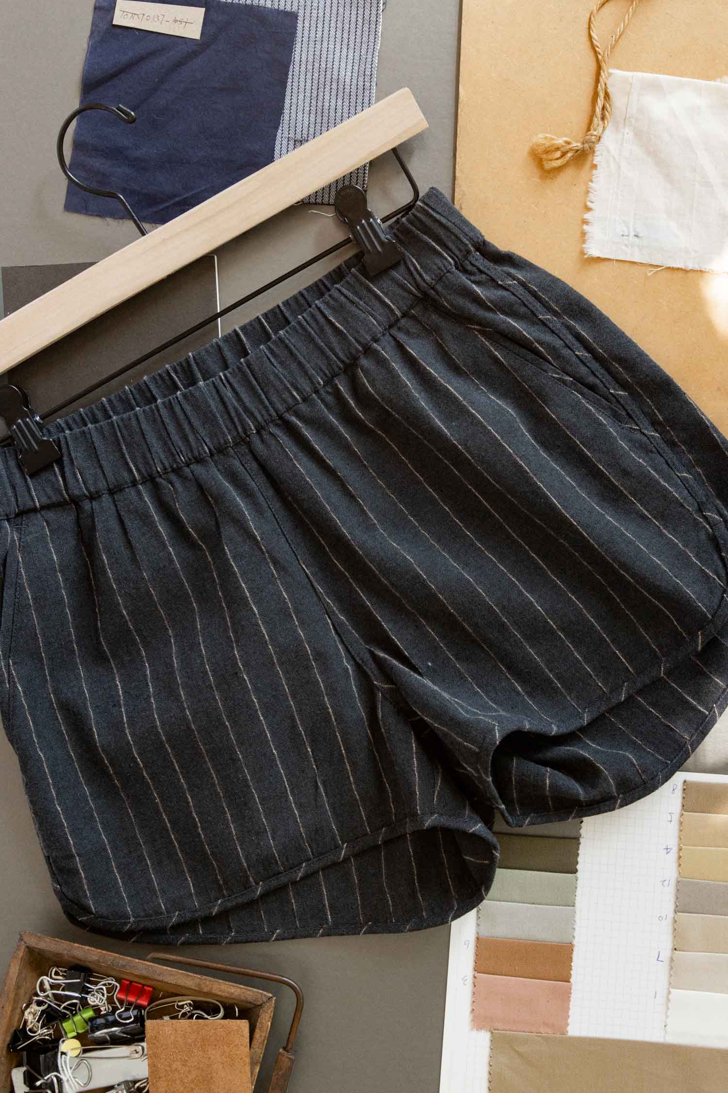 Luca Track Short / Kohlestrich