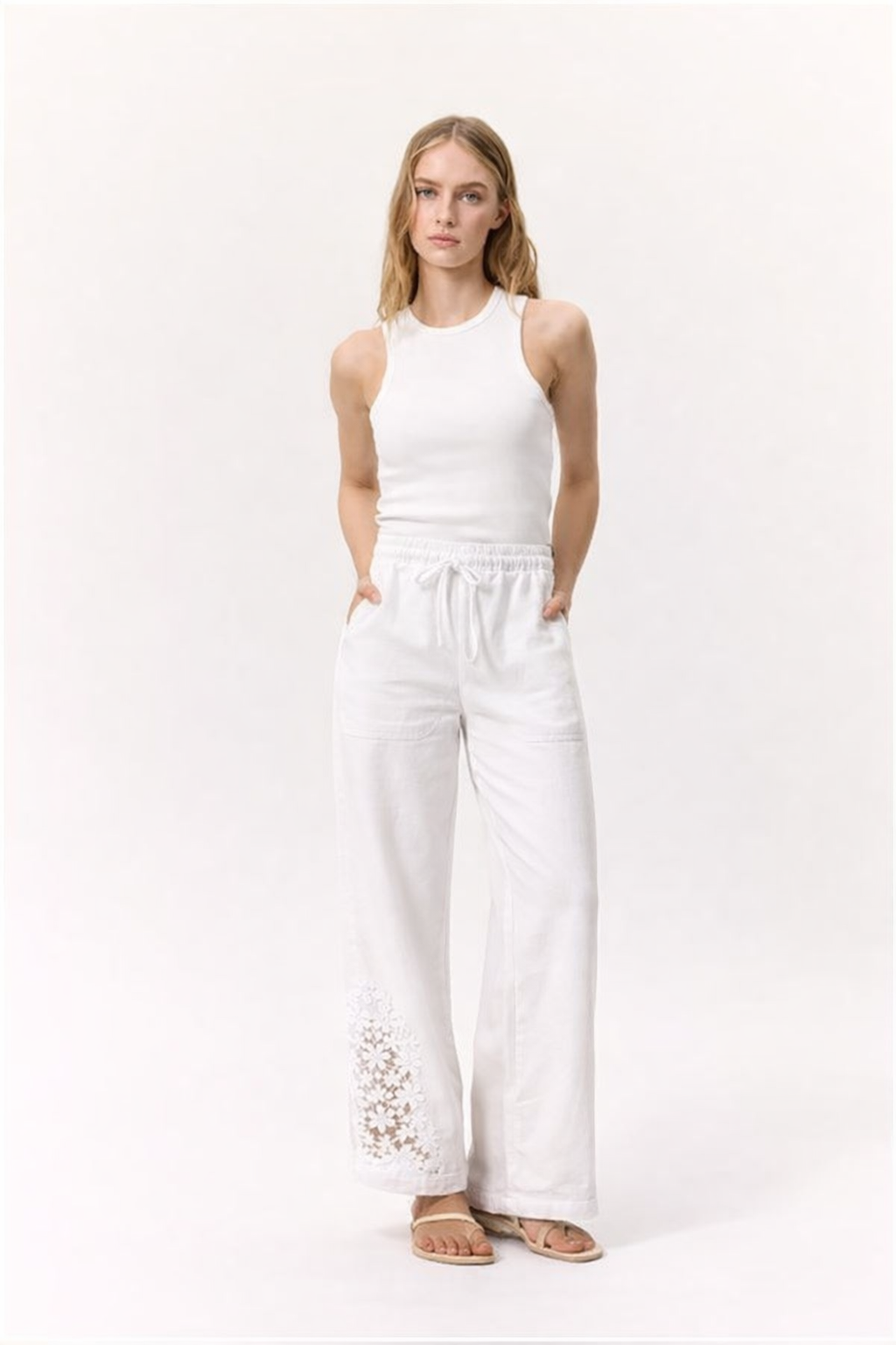 Damenhose mit seitlichen Taschen