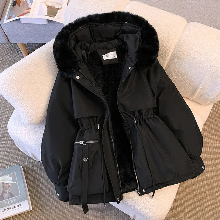 ERIKA – Eleganter Wintermantel mit Fell