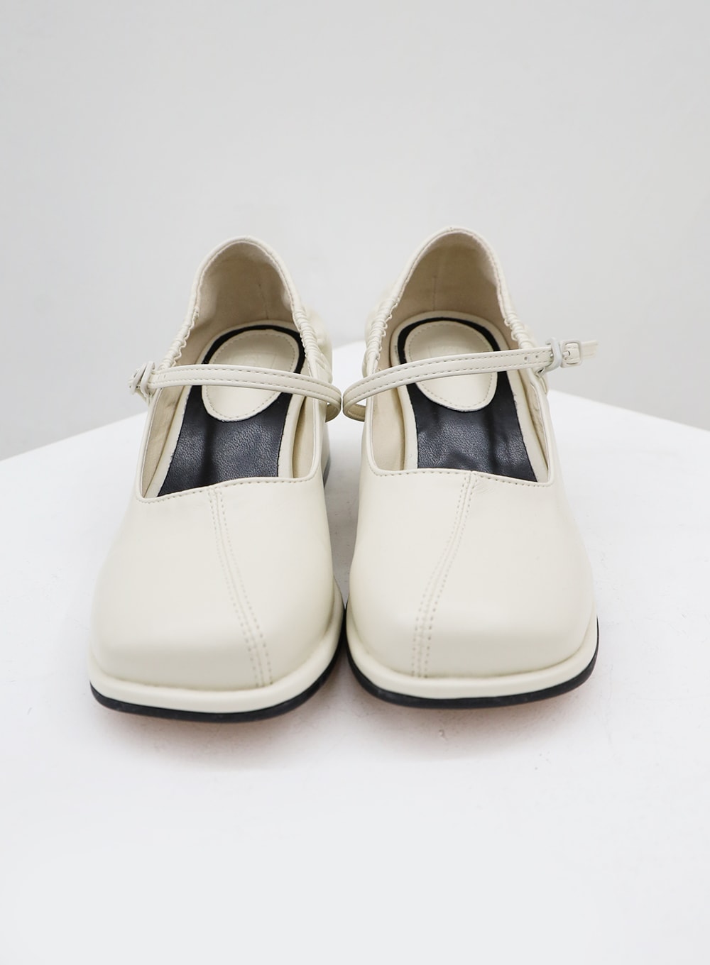 Runde Ferse Mary Janes BU5