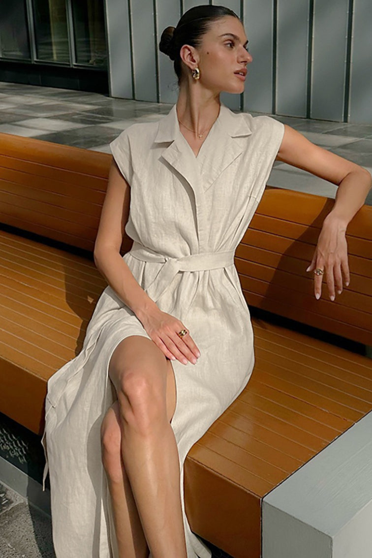Maxikleid aus Leinen mit hohem Bund und Bindegürtel – elegantes Kleid mit Schlitz