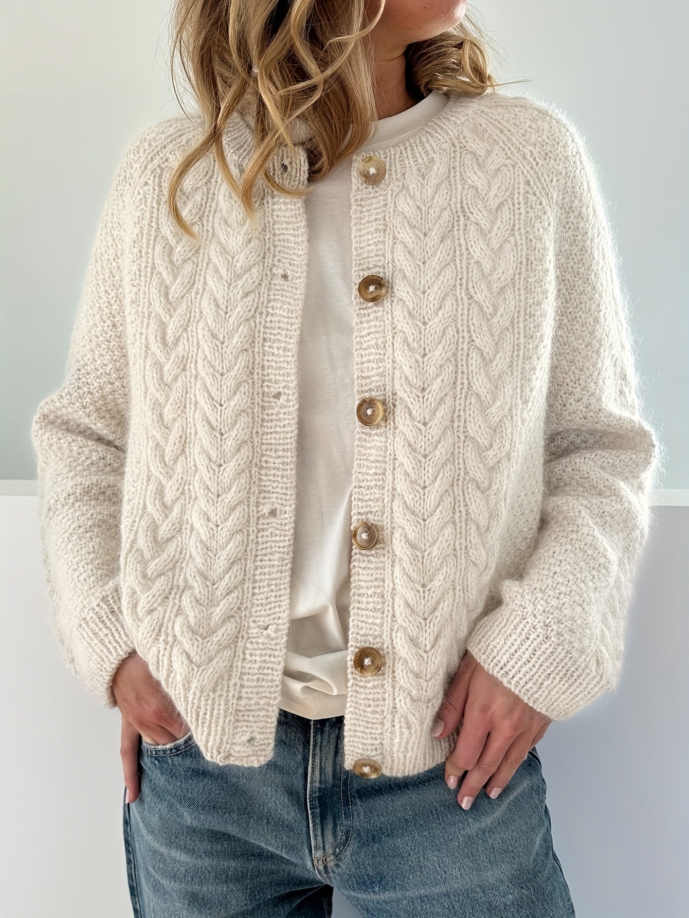 Dwina™ Strickjacke mit Knöpfen und Zopfmuster