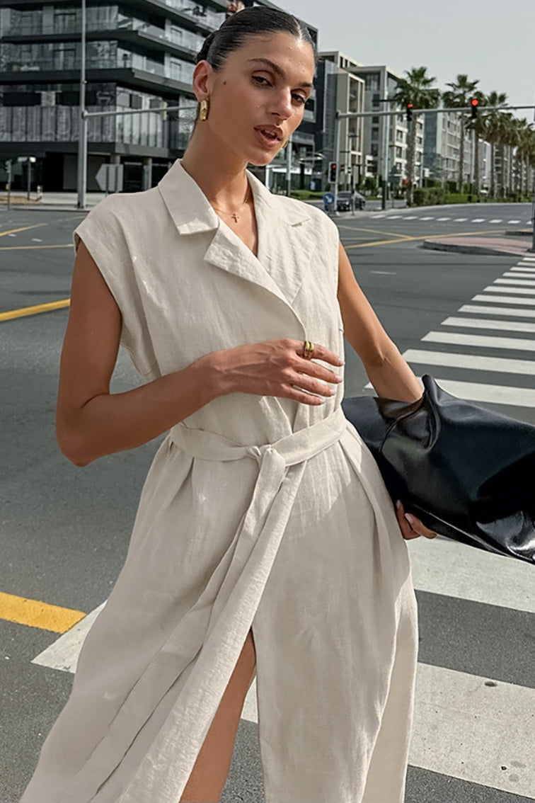 Maxikleid aus Leinen mit hohem Bund und Bindegürtel – elegantes Kleid mit Schlitz