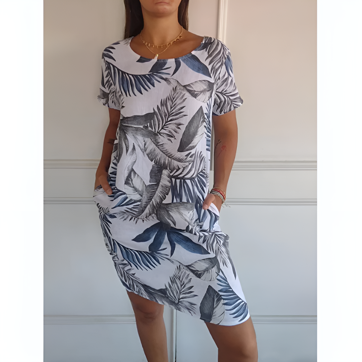 FELICITAS I LÄSSIGES BEDRUCKTES KLEID