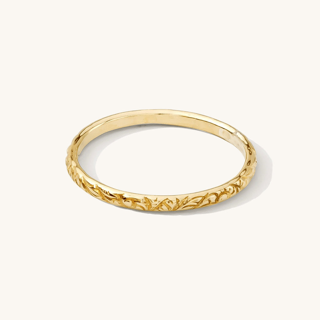 Dünner Ring mit Blumenmuster