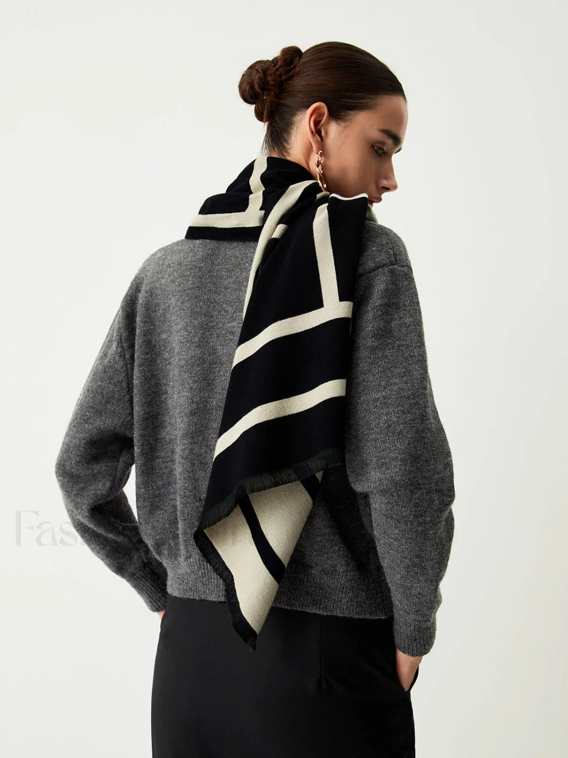 Taoraora | Wool Blend Graceful Geometric Pattern Scarf