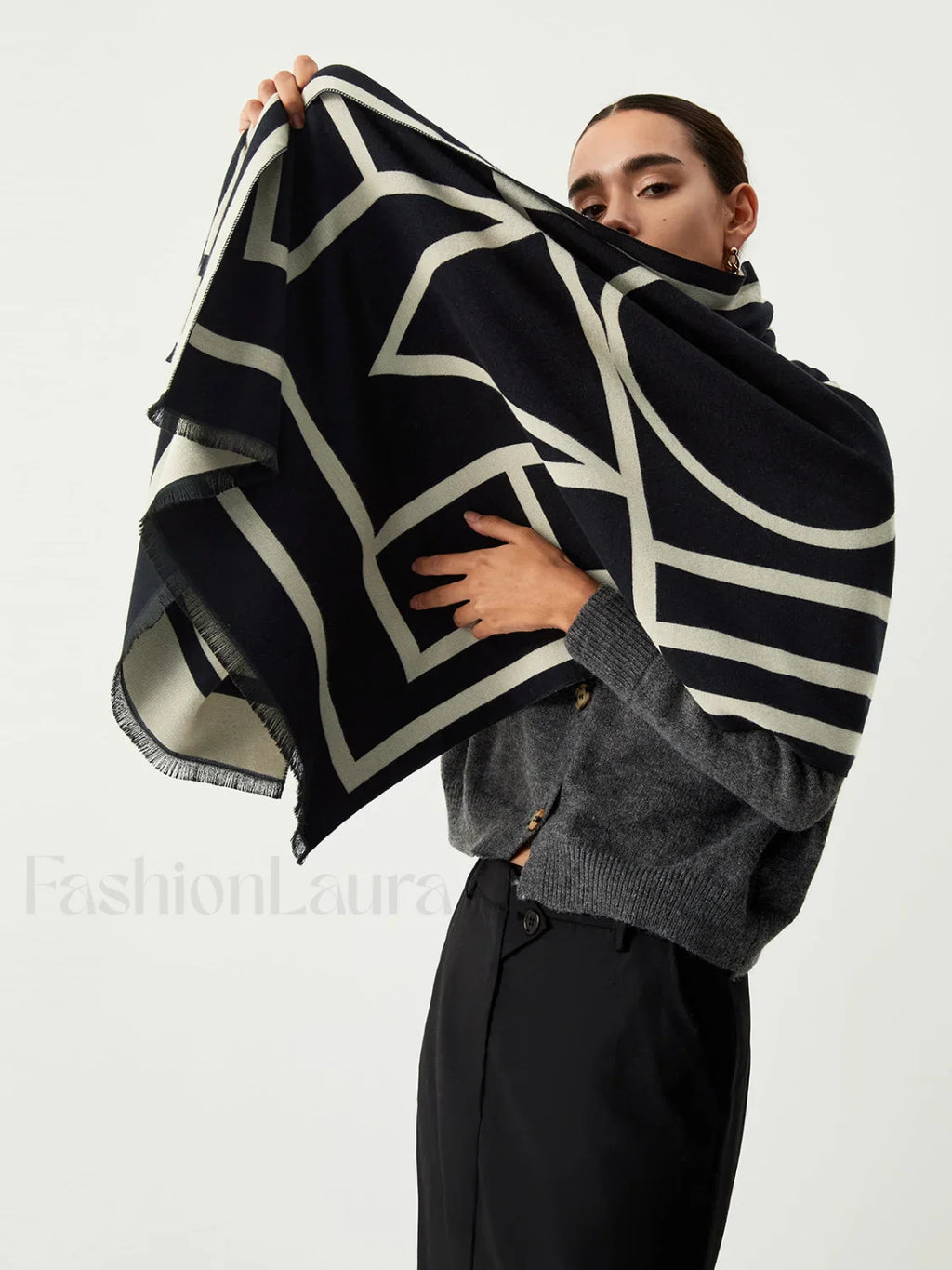 Taoraora | Wool Blend Graceful Geometric Pattern Scarf