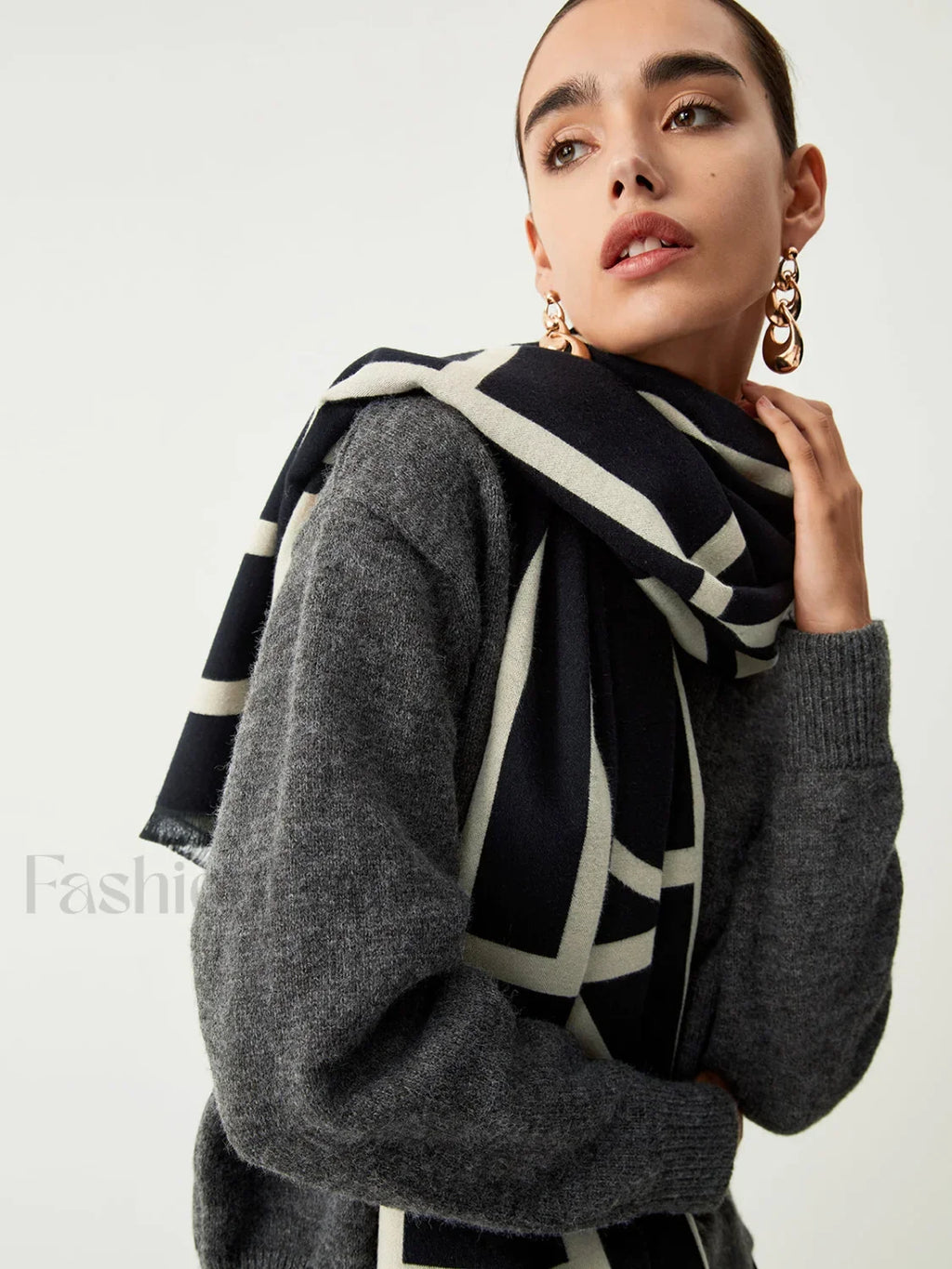 Taoraora | Wool Blend Graceful Geometric Pattern Scarf