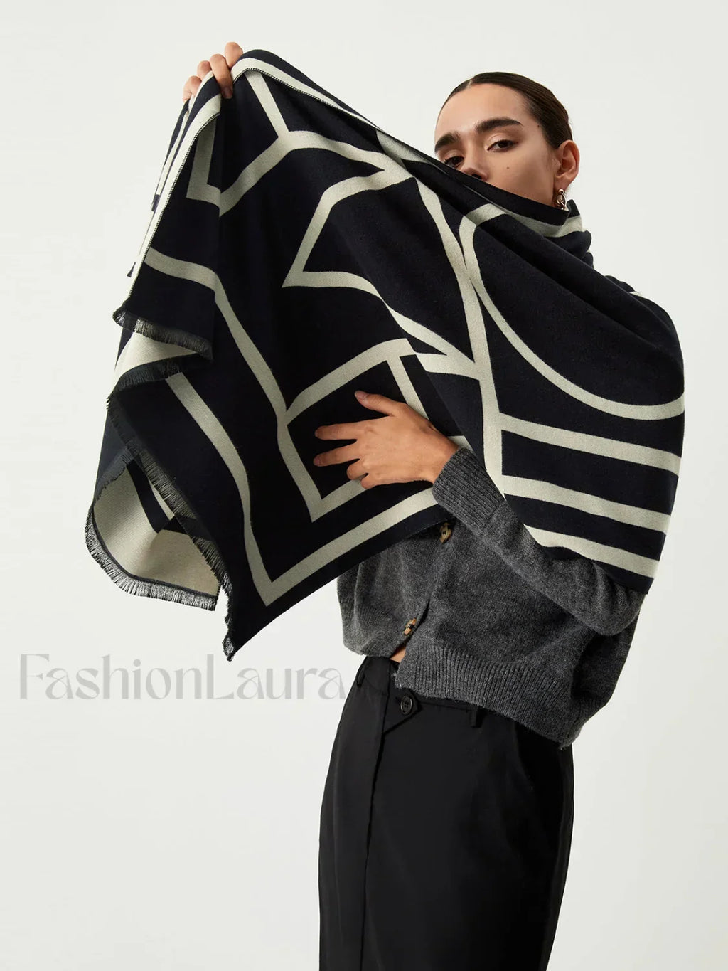 Taoraora | Wool Blend Graceful Geometric Pattern Scarf